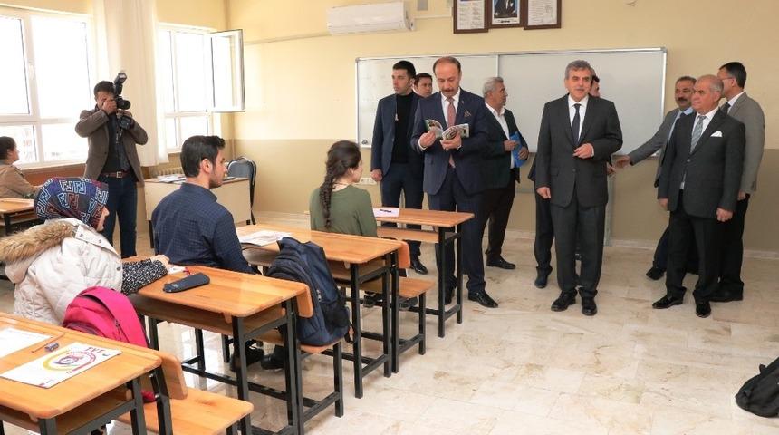 Şanlıurfa’da TYT’ye girecek olan öğrencilere deneme sınavı