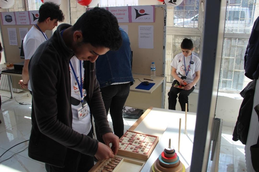 Erzurum lisesinde T&Uuml;BİTAK Bilim Fuarı a&ccedil;ıldı