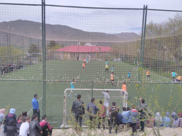 Sason’da 170 öğrenci futbol seçmelerine katıldı