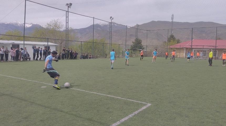 Sason&rsquo;da 170 &ouml;ğrenci futbol se&ccedil;melerine katıldı