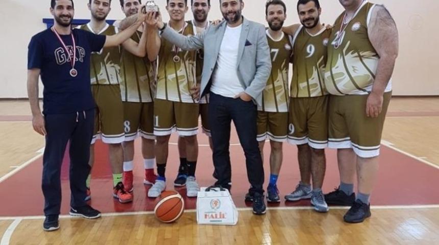 Mersin Barosu Basketbol Takımı T&uuml;rkiye ikincisi oldu