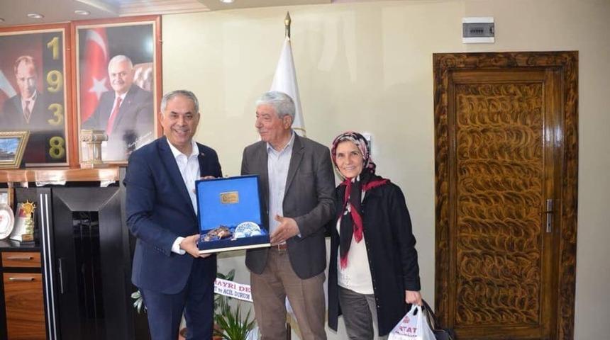 Ortaokul &ouml;ğretmeninden Başkan Yaman&rsquo;a s&uuml;rpriz ziyaret