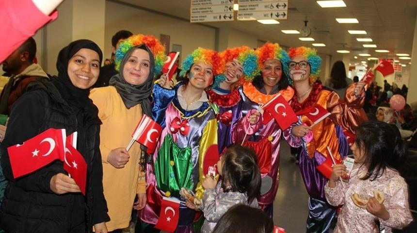 Kayseri Şehir Hastanesi&rsquo;nde kalan &ccedil;ocuklara 23 Nisan kutlaması