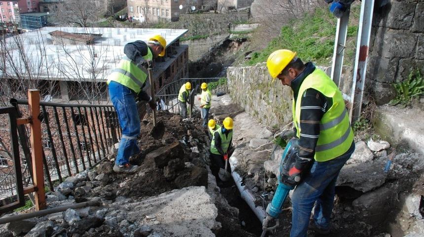 Bitlis Belediyesi altyapı &ccedil;alışmalarını aralıksız s&uuml;rd&uuml;r&uuml;yor