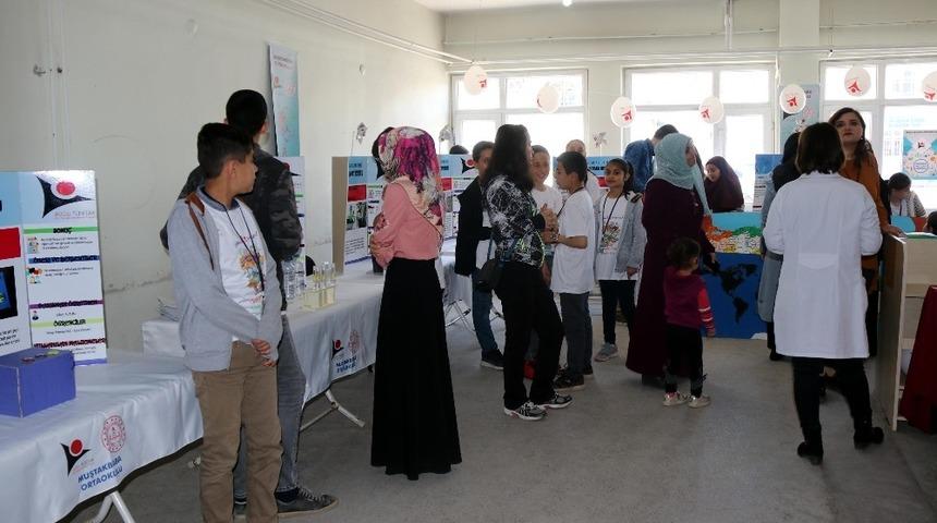 Muştakbaba Ortaokulu &Ouml;ğrencilerinden T&Uuml;BİTAK Fuarı
