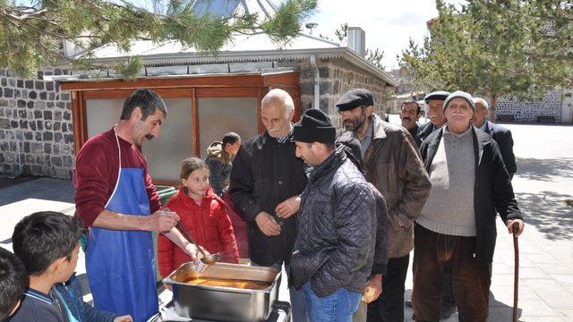 Kars Valiliği’nden vatandaşlara çorba ikramı