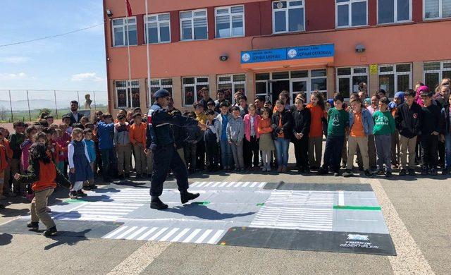 Jandarmadan öğrencilere trafik eğitimi