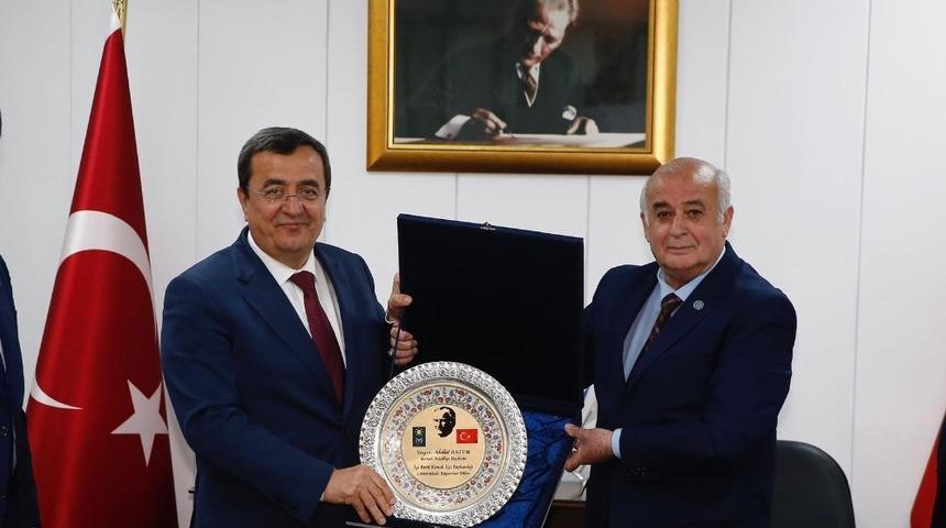 Batur&rsquo;a İYİ Parti Konak&rsquo;tan tebrik ziyareti