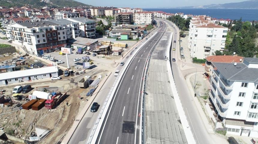 Y&uuml;zbaşılar k&ouml;pr&uuml;l&uuml; kavşağı asfaltlanıyor