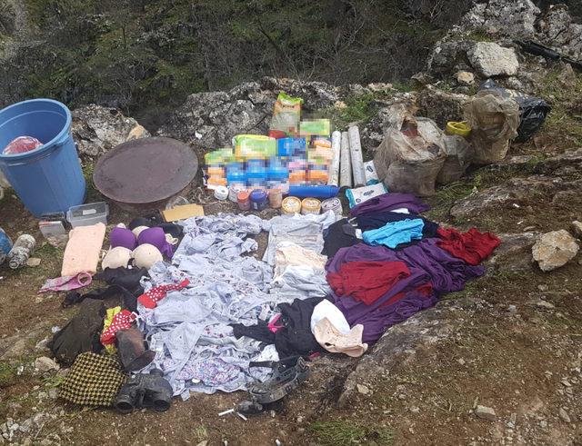 Mağarada PKK'lı teröristin cesedi ve patlayıcı bulundu