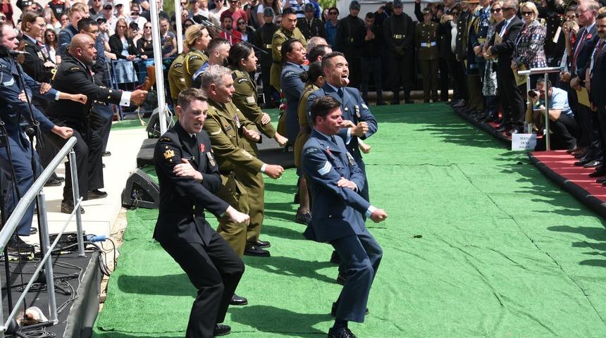 Anzaklar, Şafak Ayini&rsquo;nde atalarını andı (3)
