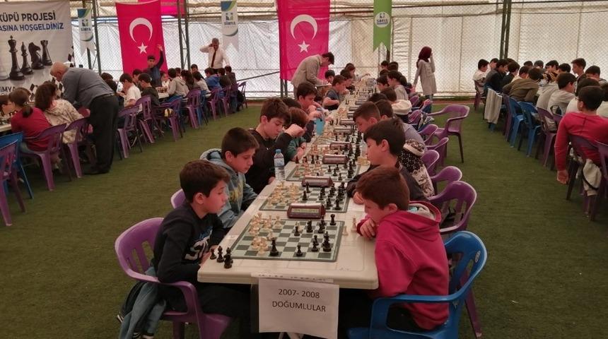 Zeka k&uuml;pleri yarıştı