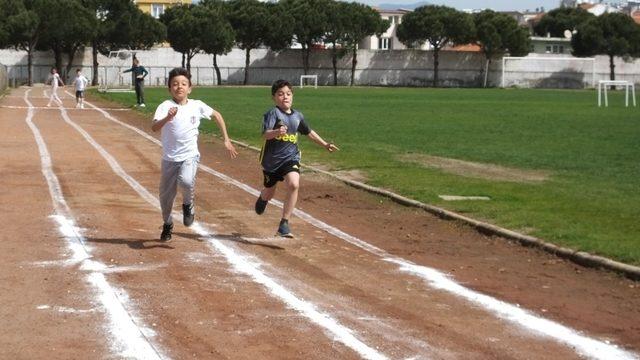 Burhaniyeli öğrenciler Balıkesir’e gidebilmek için yarıştı