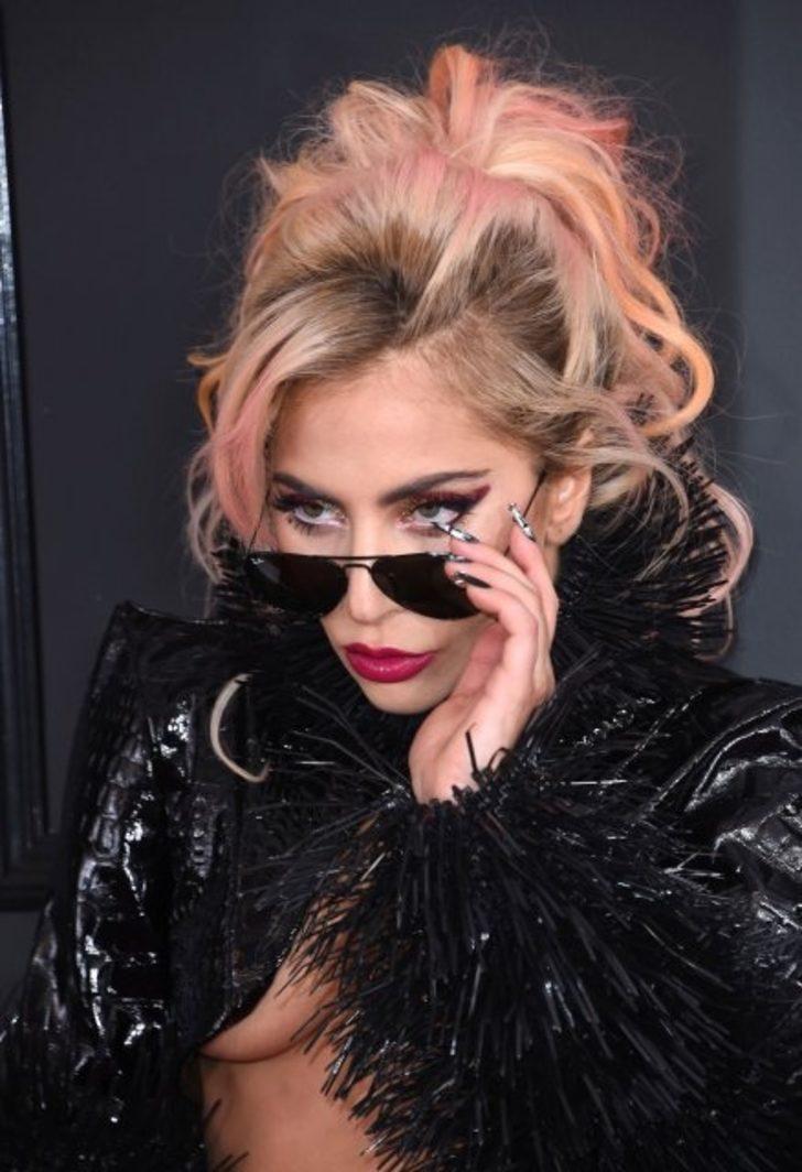 Grammy törenine bu kıyafetle geldi! G2