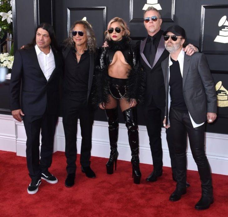 Grammy törenine bu kıyafetle geldi! G3