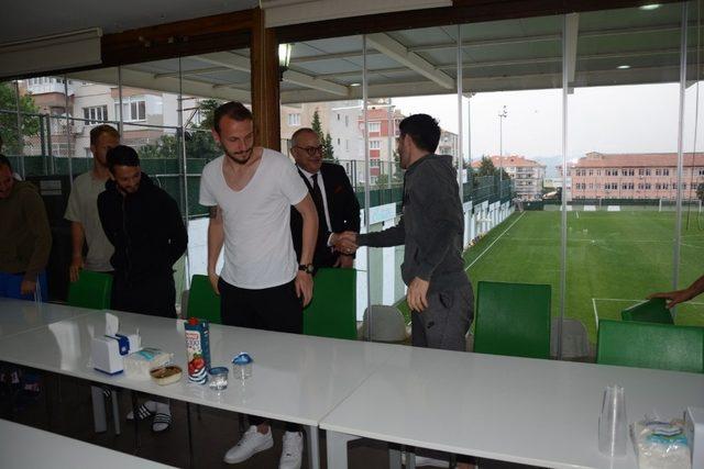 Başkan Ergün’den Manisa BBSK’li futbolculara moral ziyareti