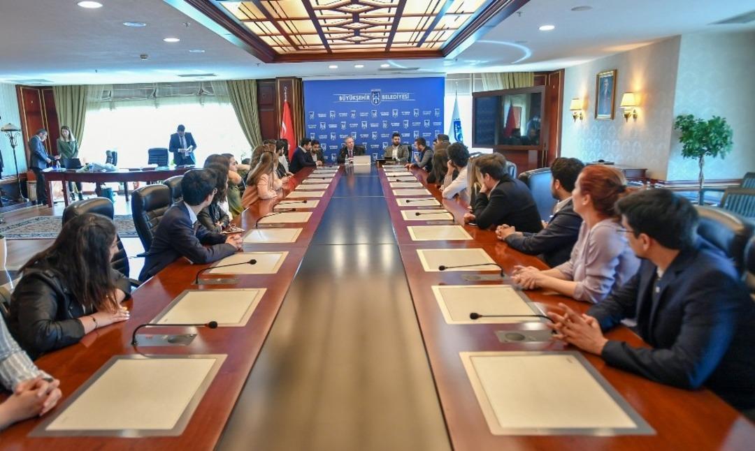 Başkan Yavaş&rsquo;a, Hukuk Fak&uuml;ltesi &ouml;ğrencilerinden ziyaret