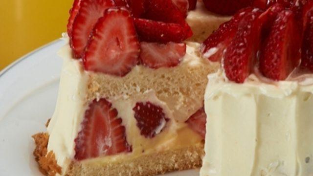 Beyaz Çikolatalı ve Çilekli Pasta