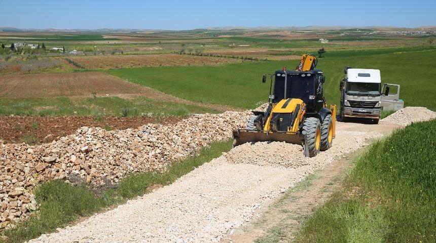 Haliliye kırsalında yol &ccedil;alışmaları s&uuml;r&uuml;yor