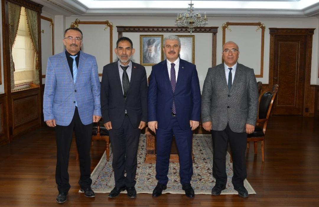 İl&ccedil;e ve Belde Belediye Başkanları Vali Akın&rsquo;ı ziyaret etti
