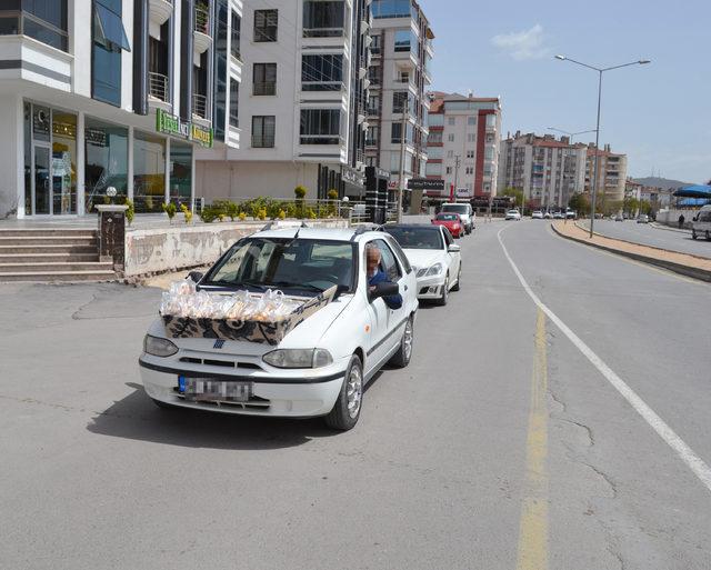 Simitçi, otomobilini tezgah yaptı