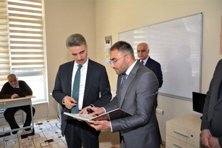 Vali Baruş, Kuran Kursu’nu ziyaret etti. G1