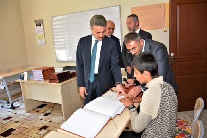 Vali Baruş, Kuran Kursu’nu ziyaret etti. G2