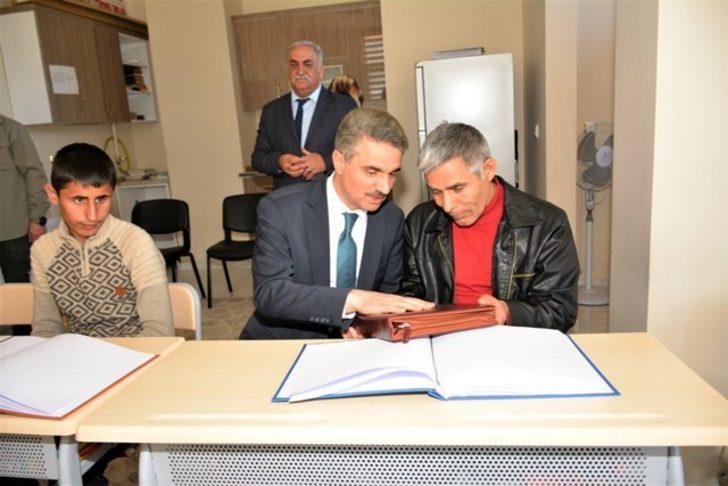 Vali Baruş, Kuran Kursu’nu ziyaret etti. G3