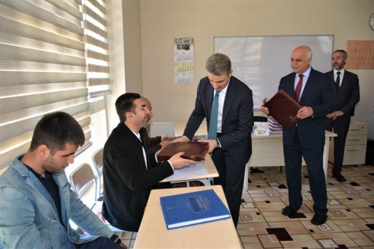 Vali Baruş, Kuran Kursu’nu ziyaret etti. G4