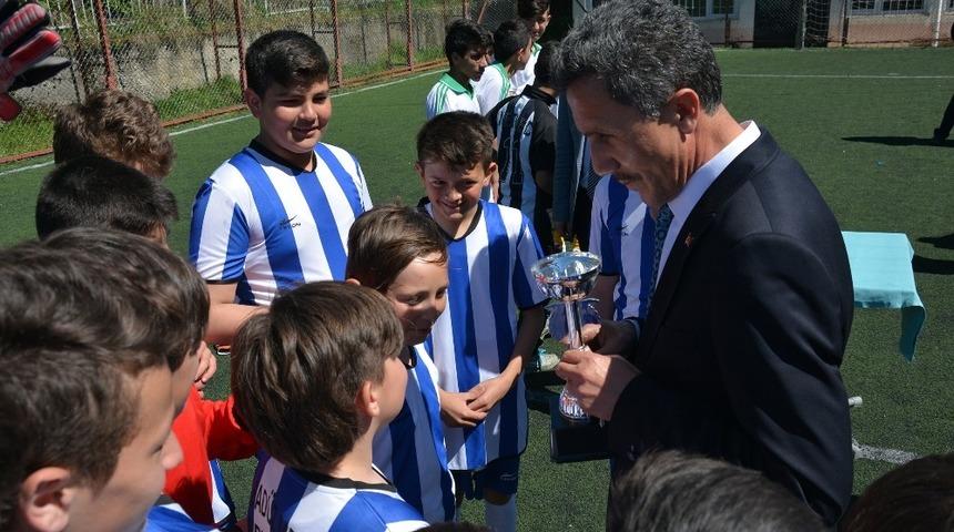 Şampiyonlar kupasını Başkan Kaya&rsquo;nın elinden aldılar