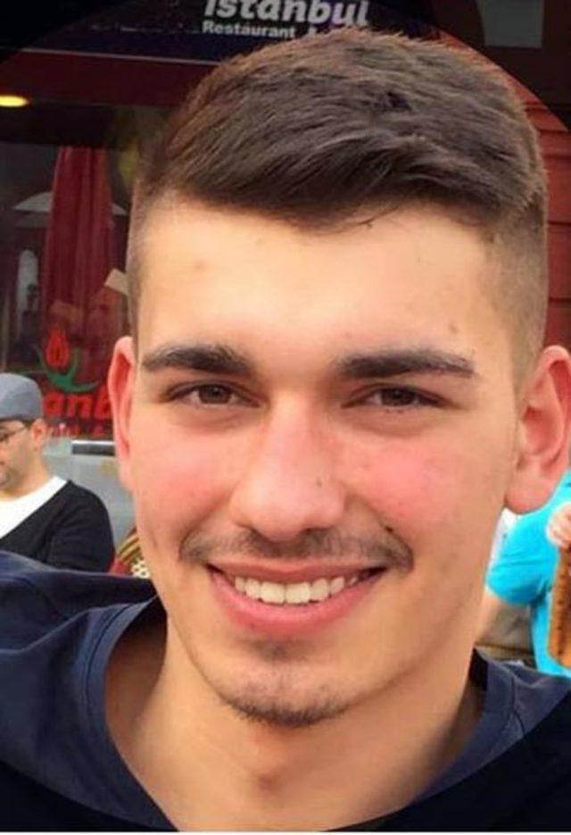 Almanya'da kazada ölen Zonguldaklı gençler toprağa verildi