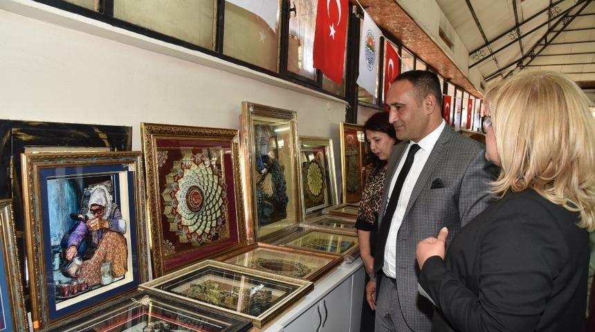 TORTEK kursiyerlerinden kağıt r&ouml;lyef sergisi