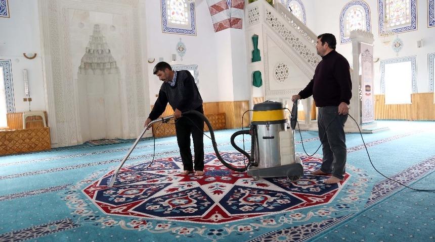 Aksaray&rsquo;da camilerde temizlik &ccedil;alışması başladı