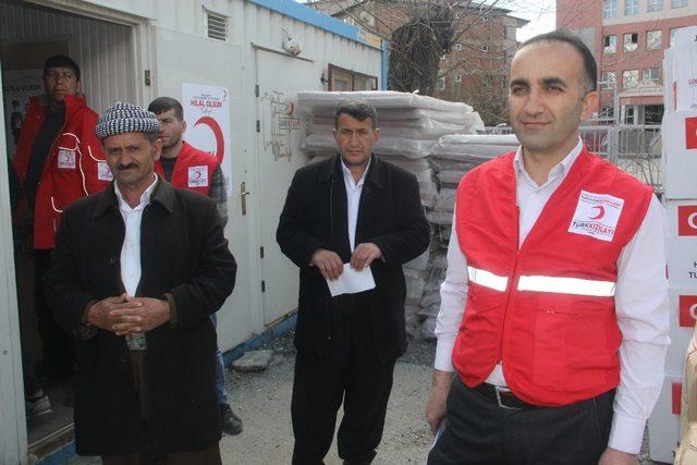 Kızılay’dan afetzedelere yardım malzemesi