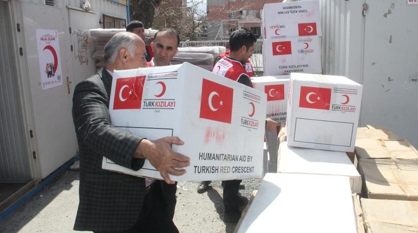 Kızılay&rsquo;dan afetzedelere yardım malzemesi