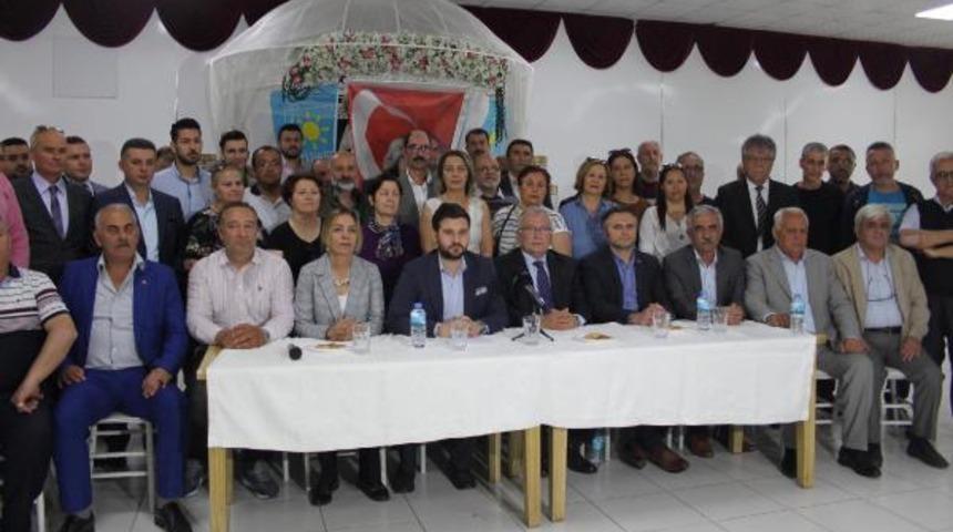 İzmir'de, İYİ Parti kurucu üyelerinden Meral Akşener'e kurultay çağrısı