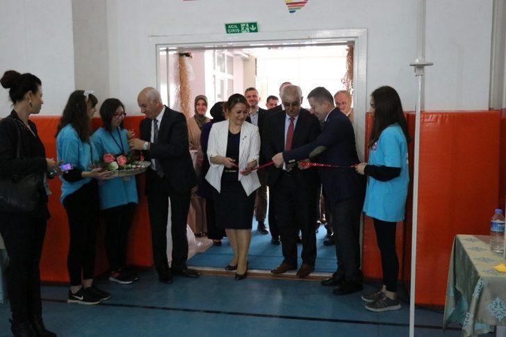 Adapazarı Mesleki ve Teknik Anadolu Lisesi’nde bilim fuarı açıldı G3