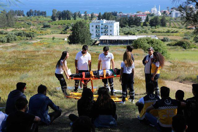 LAÜ öğrencileri acil kurtarma simülasyonu gerçekleştirdi