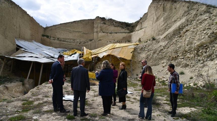 Vali G&uuml;rel, B&uuml;y&uuml;k G&ouml;ztepe T&uuml;m&uuml;l&uuml;s&uuml;&rsquo;nde incelemelerde bulundu