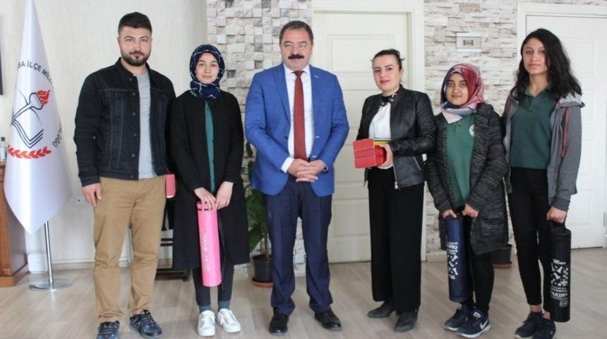 Okul &ouml;ğrencilerinden M&uuml;d&uuml;r Ceylani&rsquo;ye ziyaret