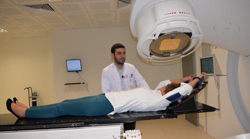 F&Uuml; Hastanesi&rsquo;ne 27 &uuml;lkeden 2 bin 716 kişi tedavi i&ccedil;in geldi