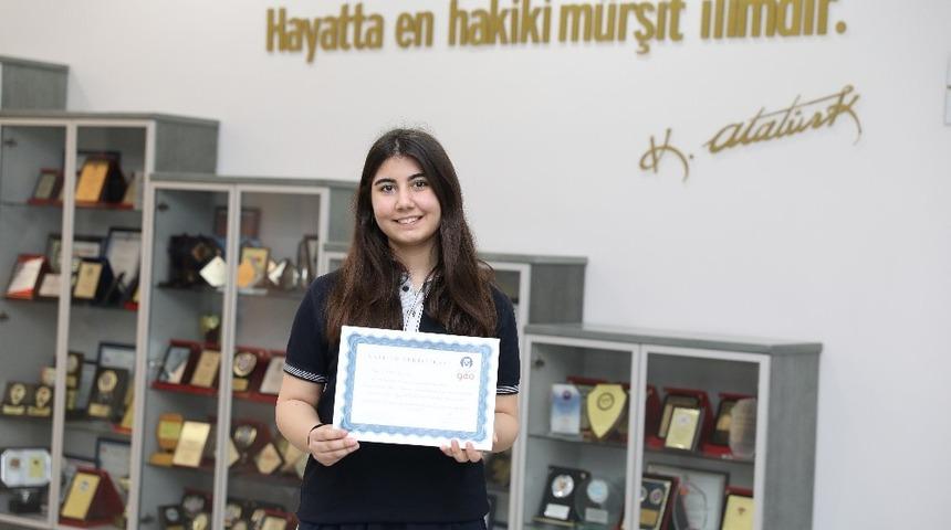SANKO Okulları &Ouml;ğrencisi Azra Akkuş&rsquo;a B&uuml;y&uuml;k &Ouml;d&uuml;l