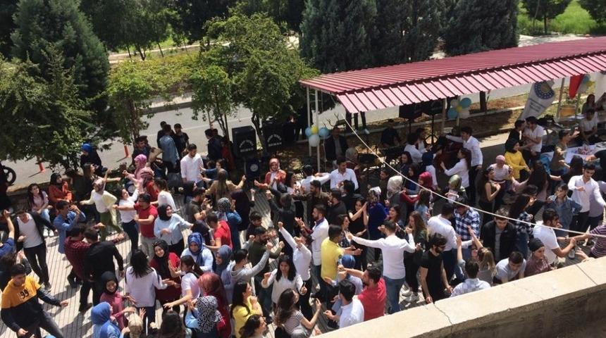 &Ouml;ğrenciler sınav &ouml;ncesi stres attı