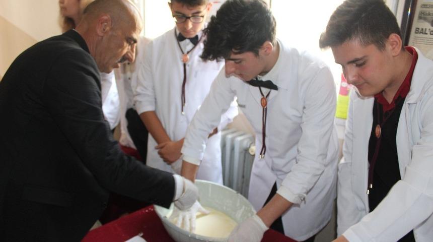 Okulun koridorlarında &ldquo;Fen Bilimleri Sergisi&rdquo;