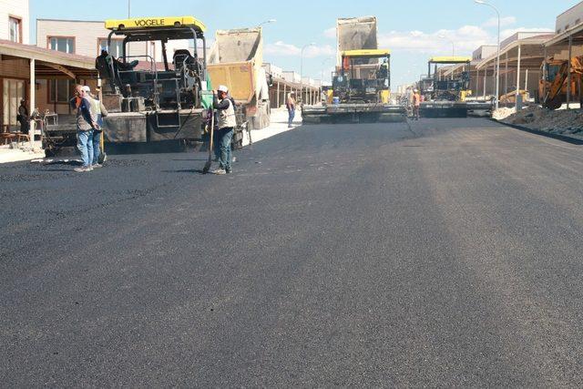 Oto Galericiler Sitesinde asfalt çalışmaları başlatıldı