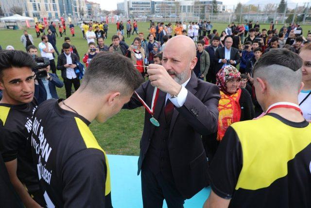 Kocasinan’da Liseler Arası Futbol Turnuvasında Birlik ve Beraberlik Vurgusu