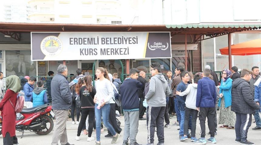 Erdemli Kurs Merkezi, yeni d&ouml;nem kayıt sınavını ger&ccedil;ekleştirdi