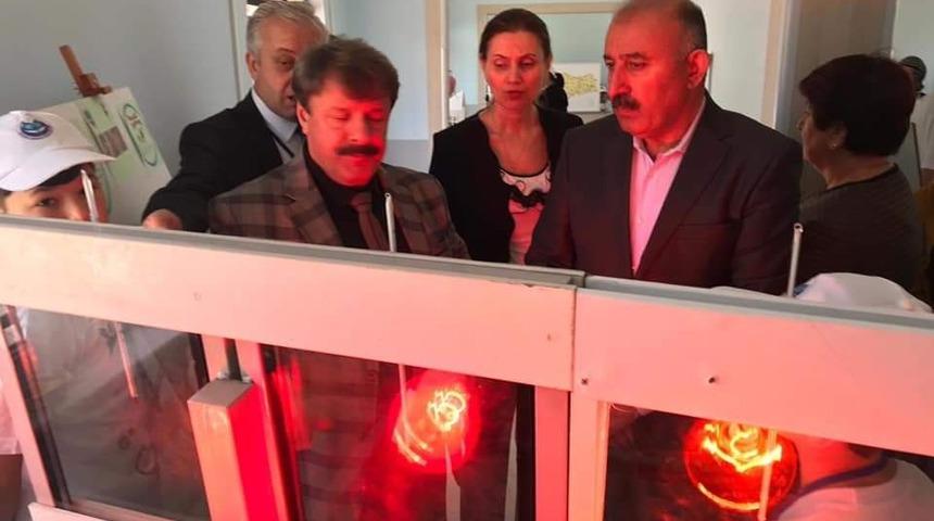 Lise &ouml;ğrencileri bilim fuarında yeteneklerini sergiledi