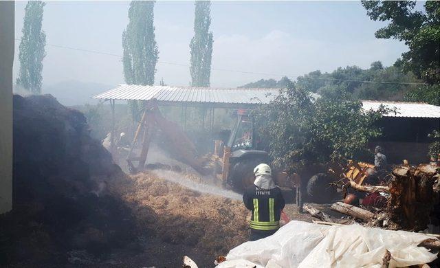 Çevre temizliği için yakılan ateş 400 balya samanı yaktı