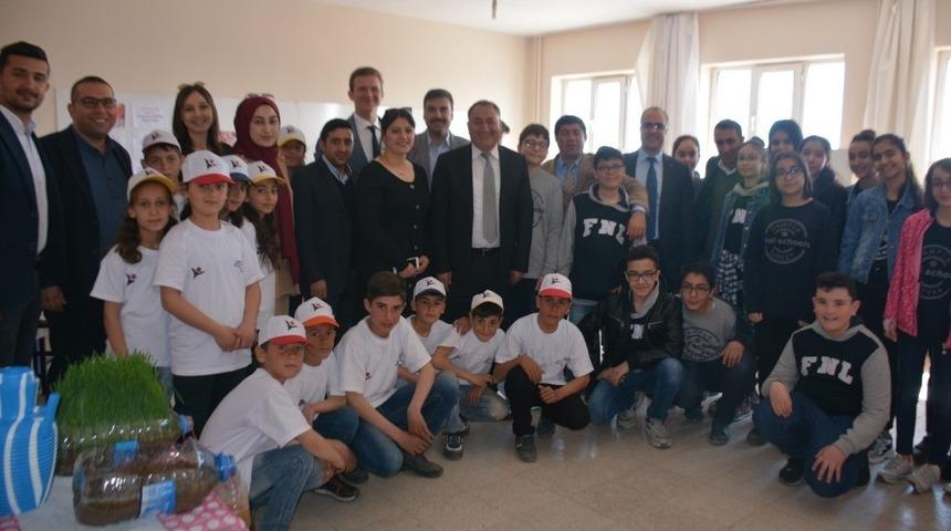 Beneklik&ouml;y&uuml; Ortaokulu T&Uuml;BİTAK bilim fuarı d&uuml;zenledi